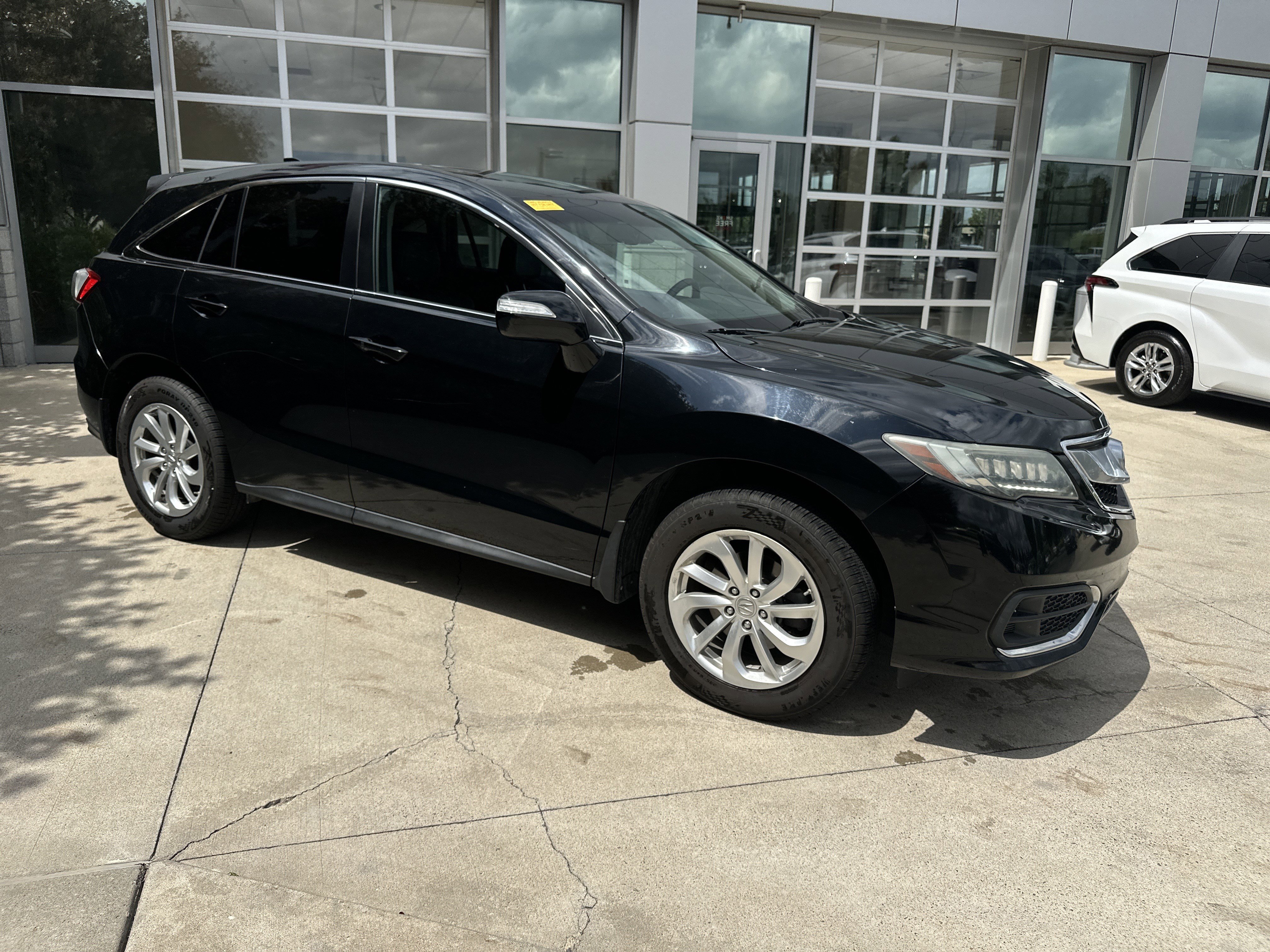 Used 2017 Acura RDX AWD image 2