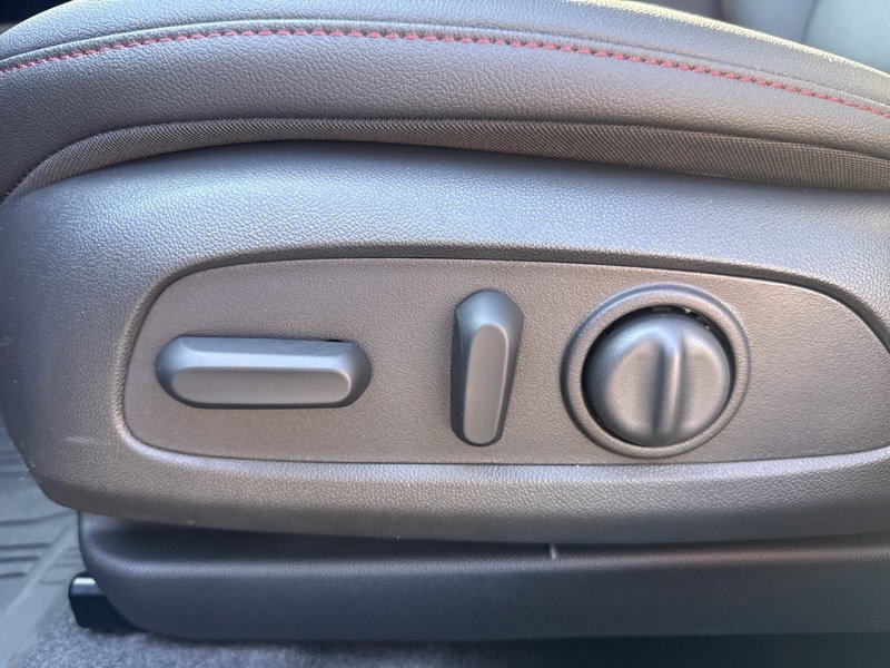 New 2025 Chevrolet Trax RS w/ Sunroof Package image 22