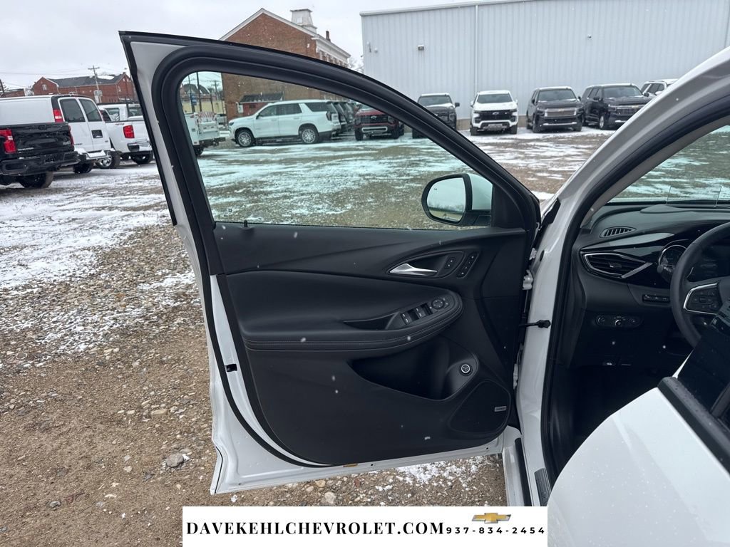 Used 2021 Buick Encore GX Essence w/ Advanced Technology Package image 9