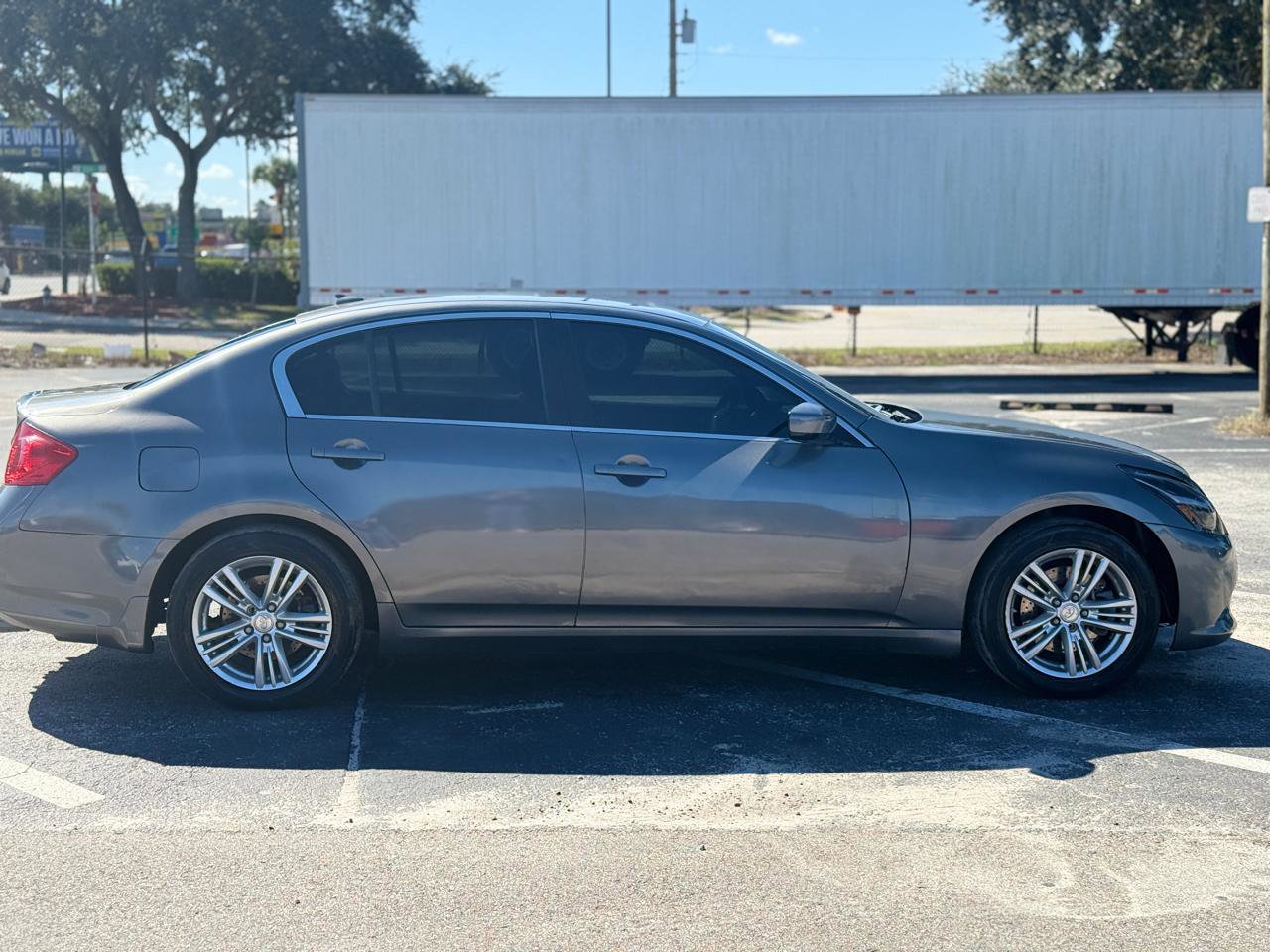 Used 2013 INFINITI G37 x w/ Premium Pkg AWD/4WD image 4