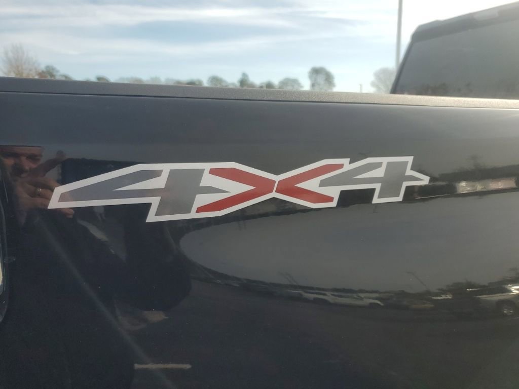 Used 2023 Chevrolet Silverado 2500 Custom w/ Custom Value Package image 6