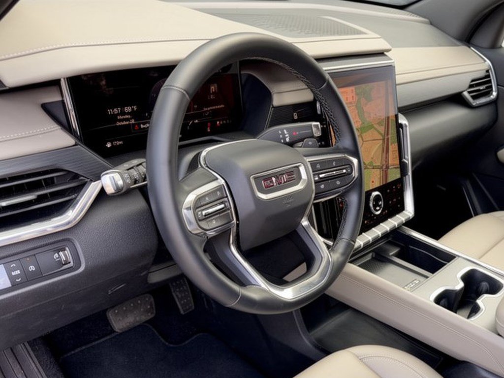 Used 2026 GMC Acadia Elevation w/ Elevation Premium Package FWD image 4