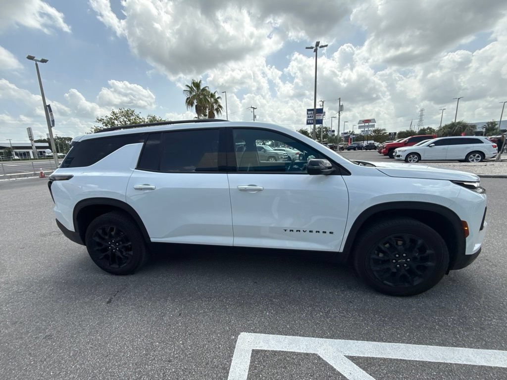 Used 2025 Chevrolet Traverse LT w/ Midnight/Sport Edition FWD image 5