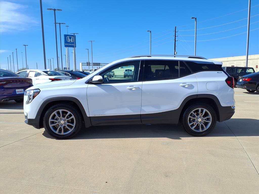 Used 2024 GMC Terrain SLT image 23