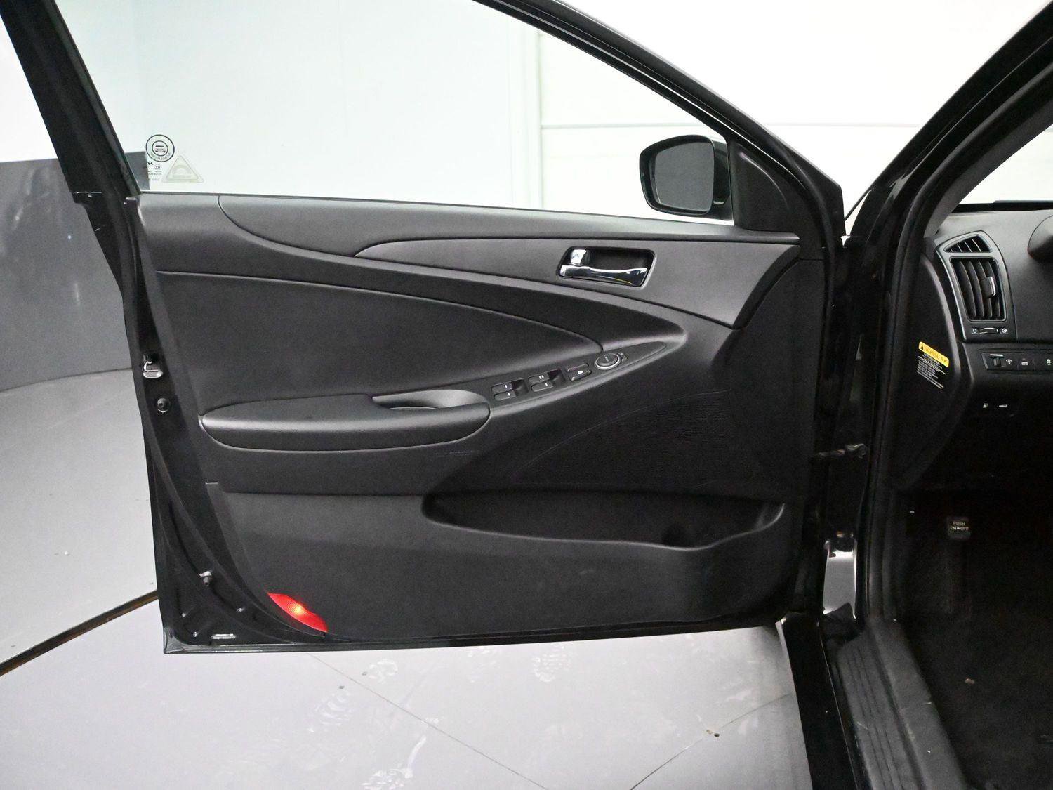 Used 2011 Hyundai Sonata SE FWD image 8