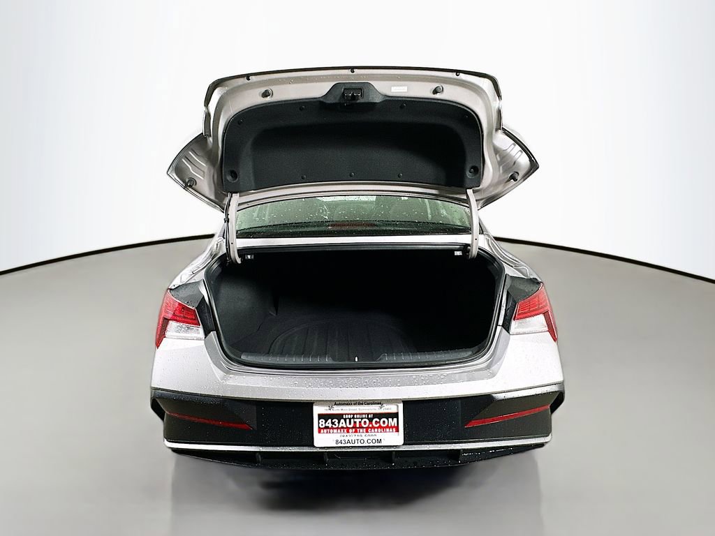 Used 2025 Hyundai Elantra SEL FWD image 32