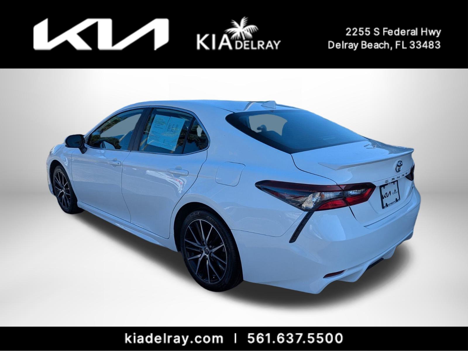 Used 2021 Toyota Camry SE image 6