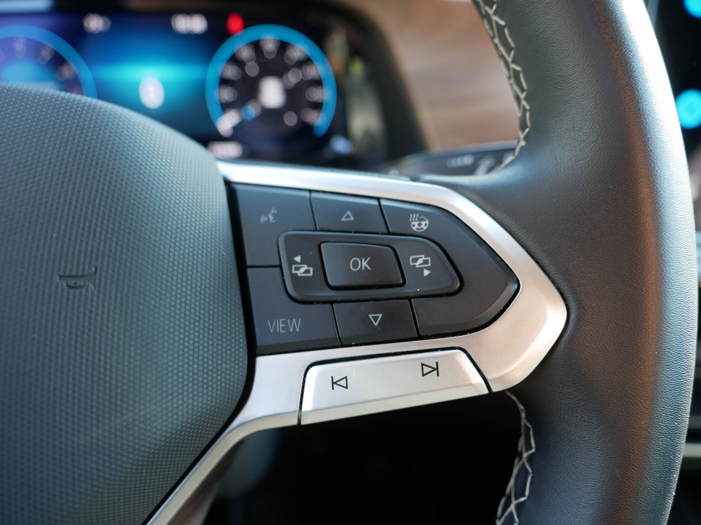 Used 2025 Volkswagen Atlas SE image 29