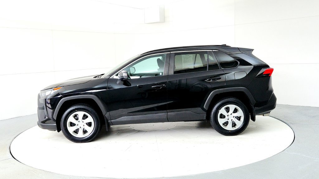 Certified 2021 Toyota RAV4 LE AWD/4WD image 3