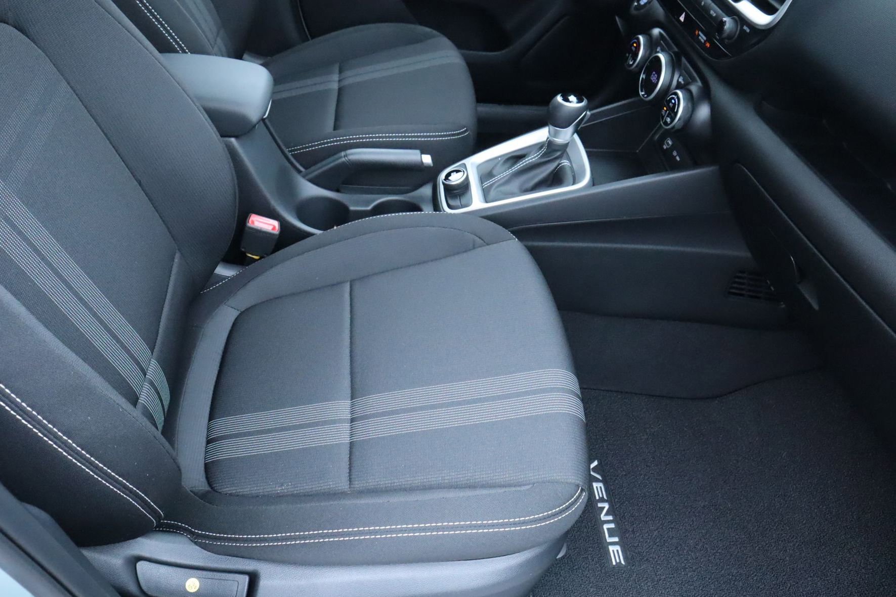 New 2025 Hyundai Venue SEL image 18