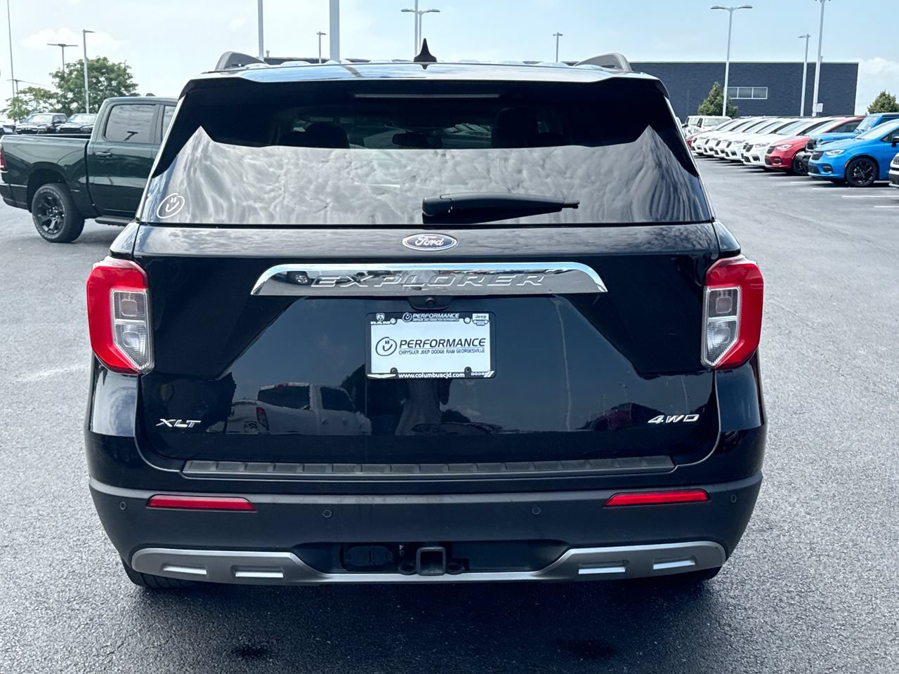Used 2023 Ford Explorer XLT AWD/4WD image 4
