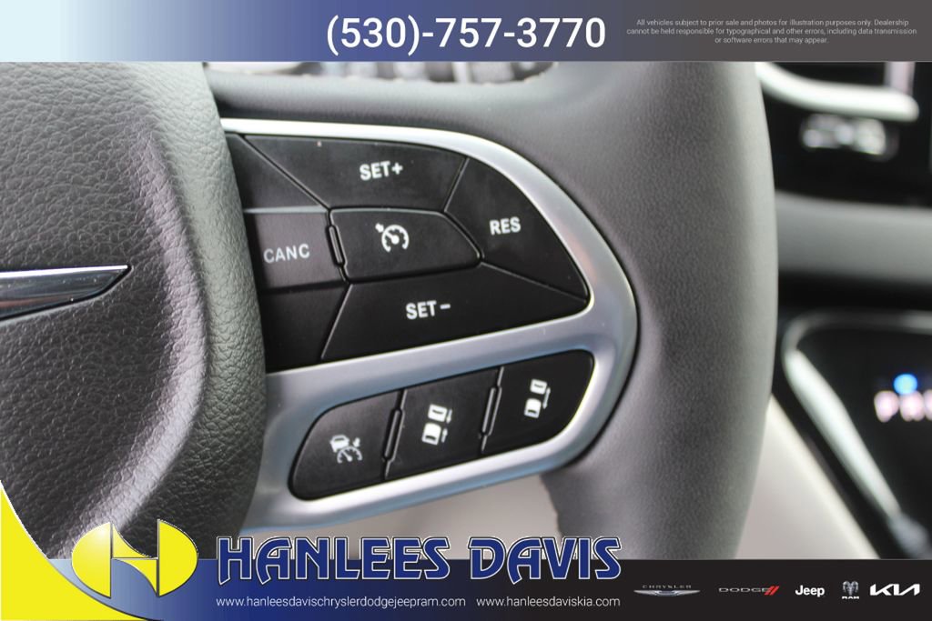 Used 2024 Chrysler Pacifica Touring-L image 32