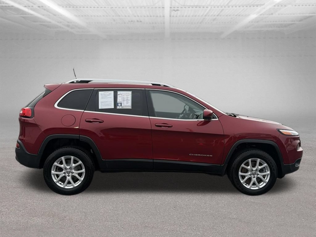 Used 2017 Jeep Cherokee Latitude w/ Cold Weather Group AWD/4WD image 14