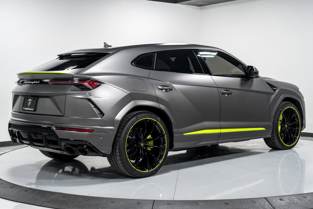 Used 2022 Lamborghini Urus AWD/4WD image 3