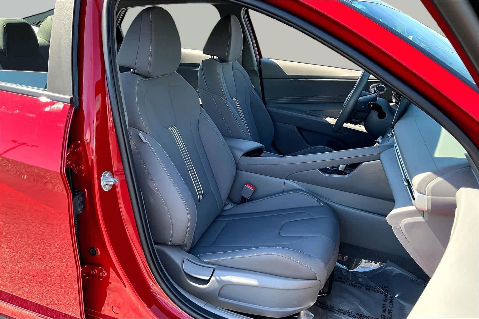 Used 2023 Hyundai Elantra SEL w/ Convenience Package FWD image 9