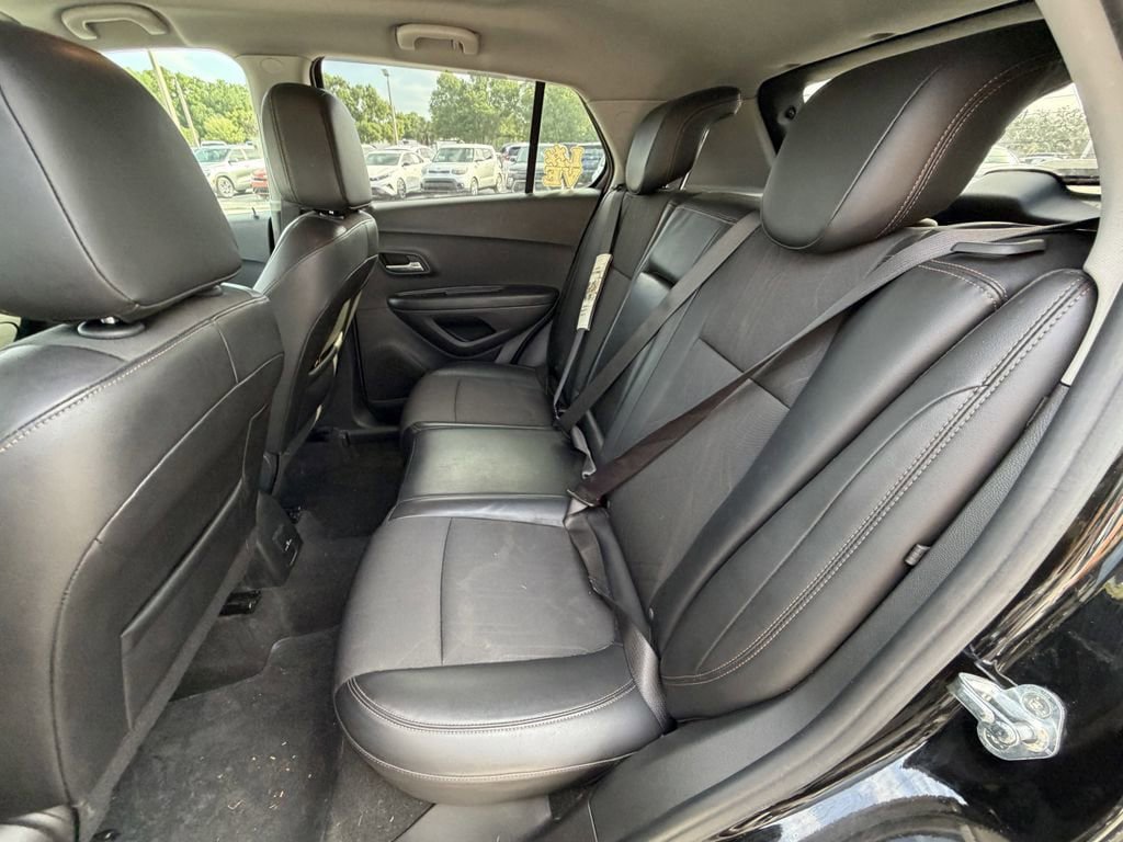 Used 2022 Chevrolet Trax LT w/ LT Convenience Package FWD image 17