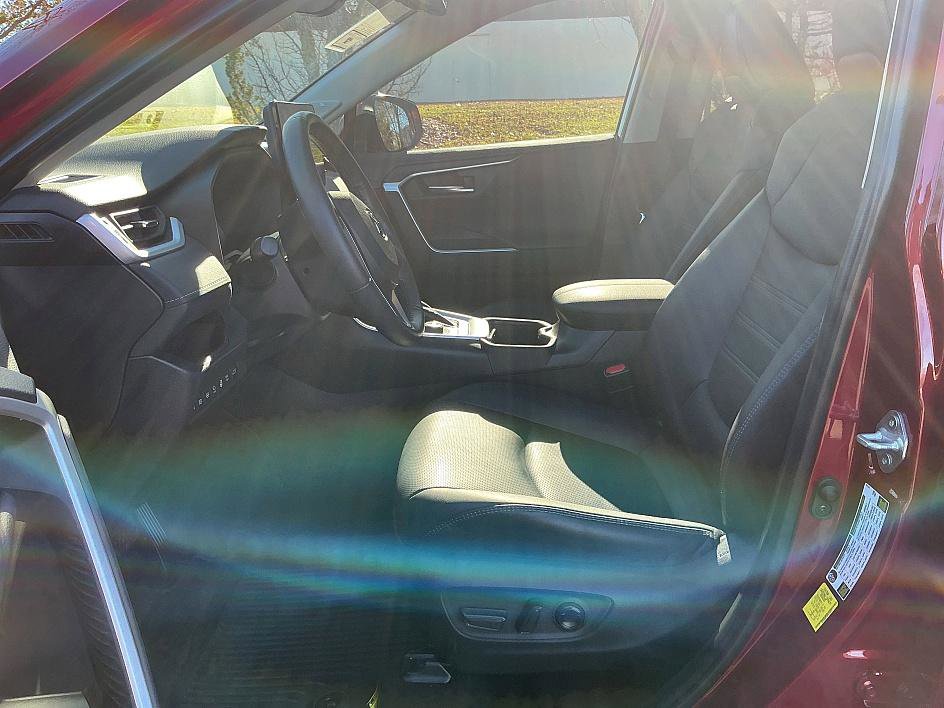 Used 2023 Toyota RAV4 Limited image 12