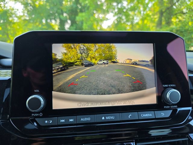 Used 2024 Nissan Pathfinder SV w/ SV Premium Package image 17