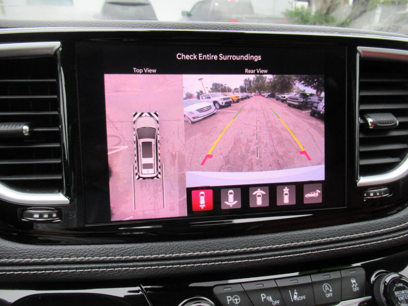 Certified 2023 Chrysler Pacifica Limited w/ Trailer Tow Group FWD image 31