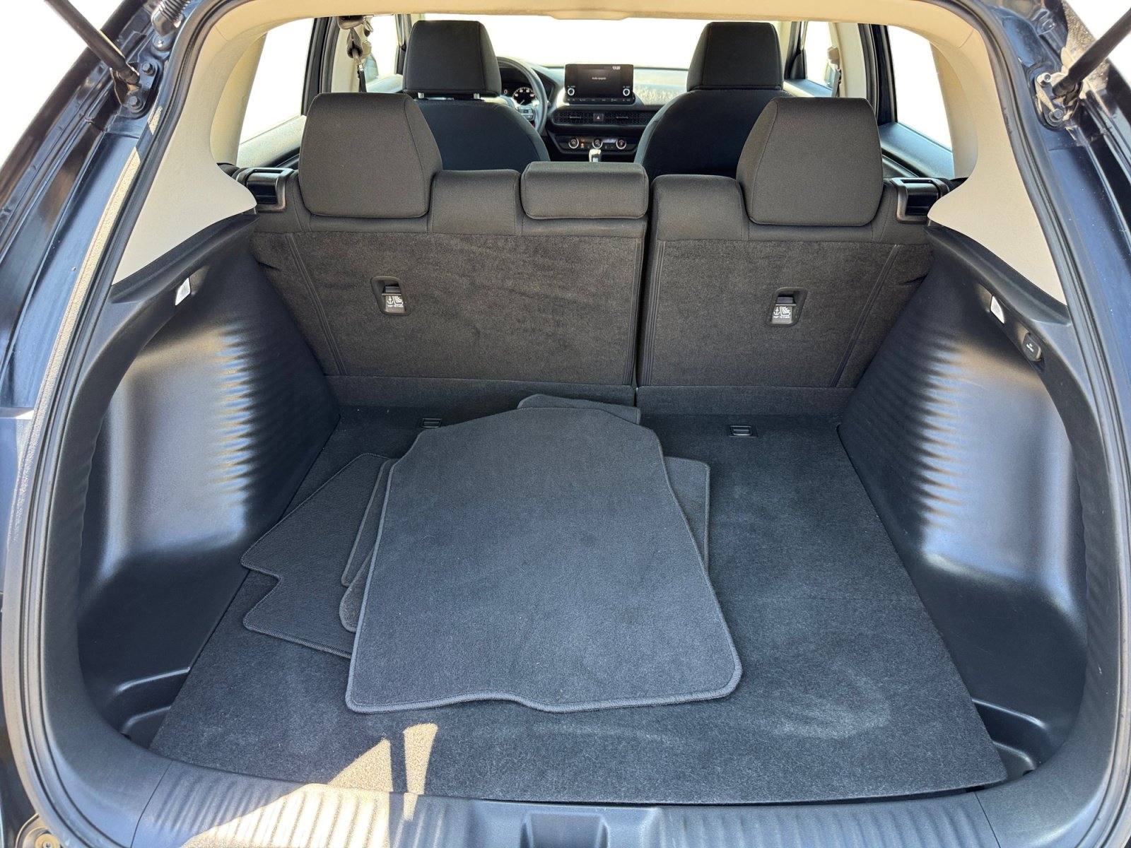 Used 2025 Honda HR-V LX image 17