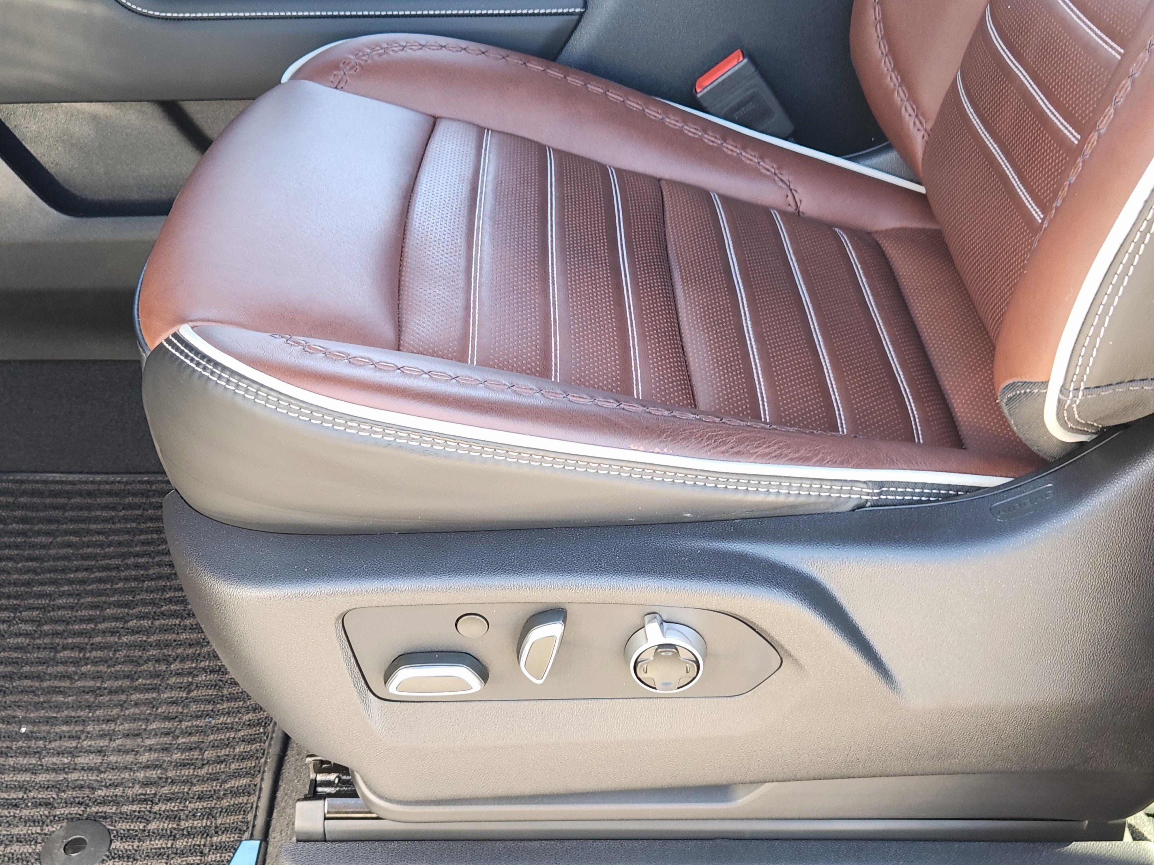 Used 2024 GMC Sierra 1500 Denali Ultimate image 28