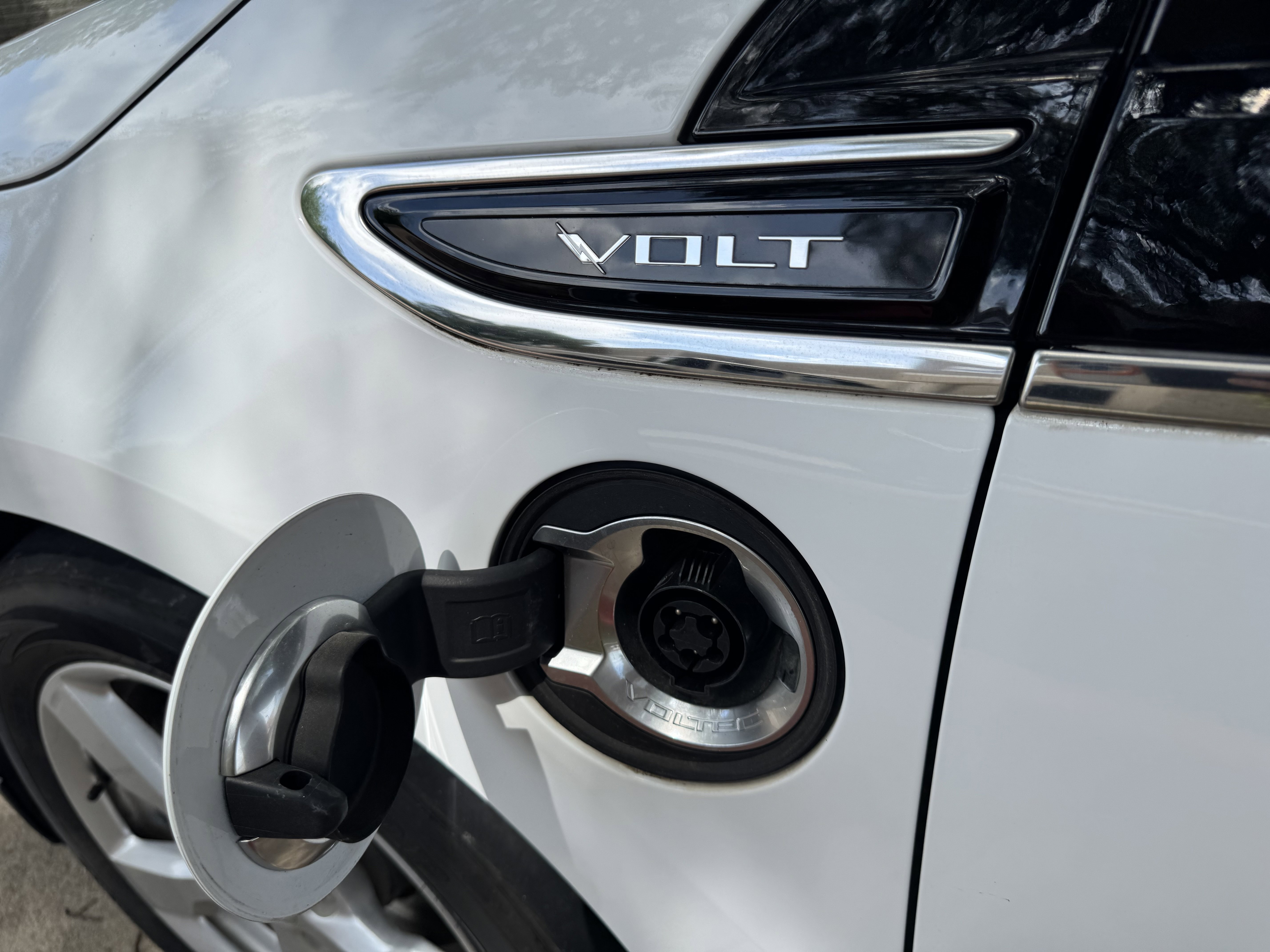 Used 2012 Chevrolet Volt FWD image 16