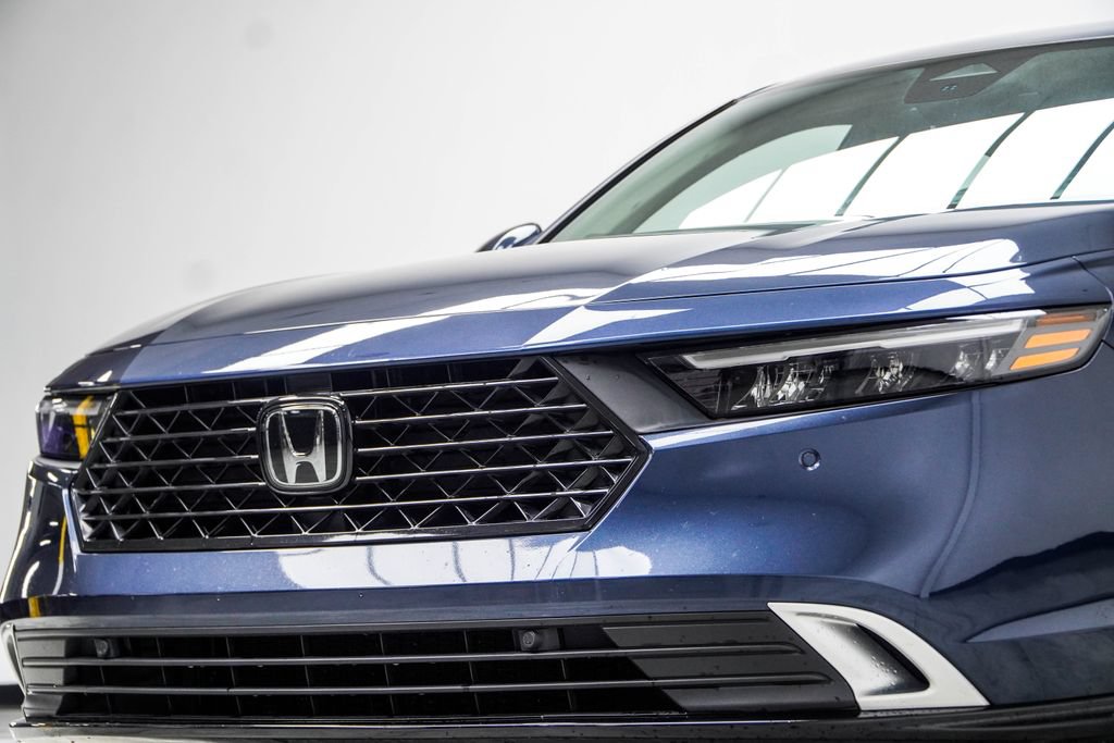 Used 2023 Honda Accord Touring image 2