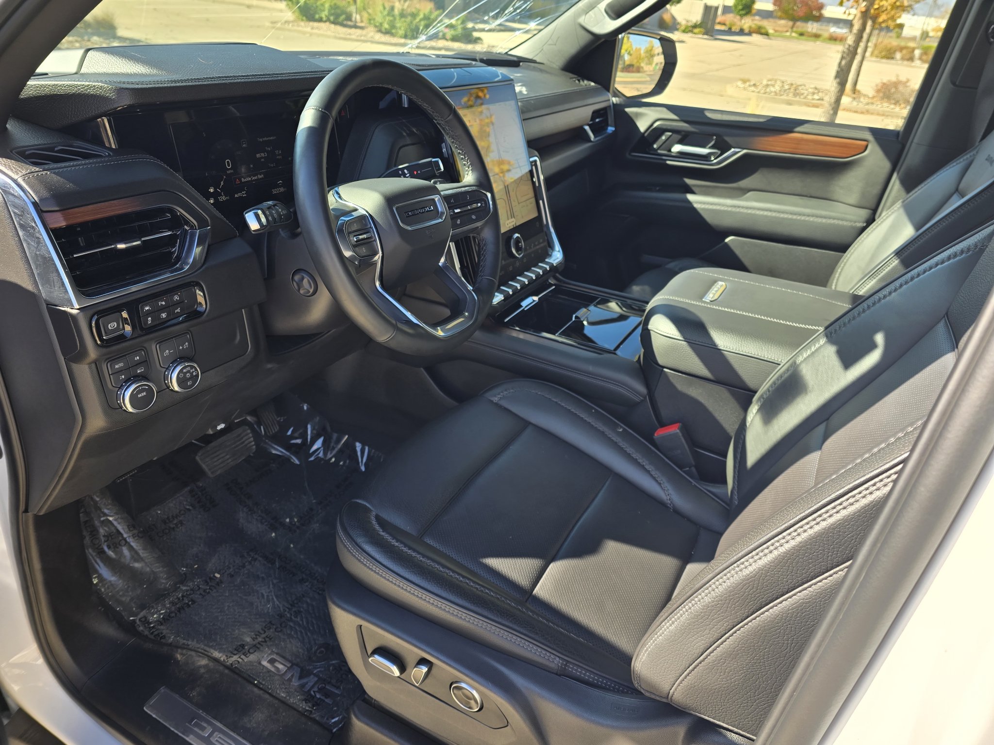 Used 2025 GMC Yukon XL Denali AWD/4WD image 26
