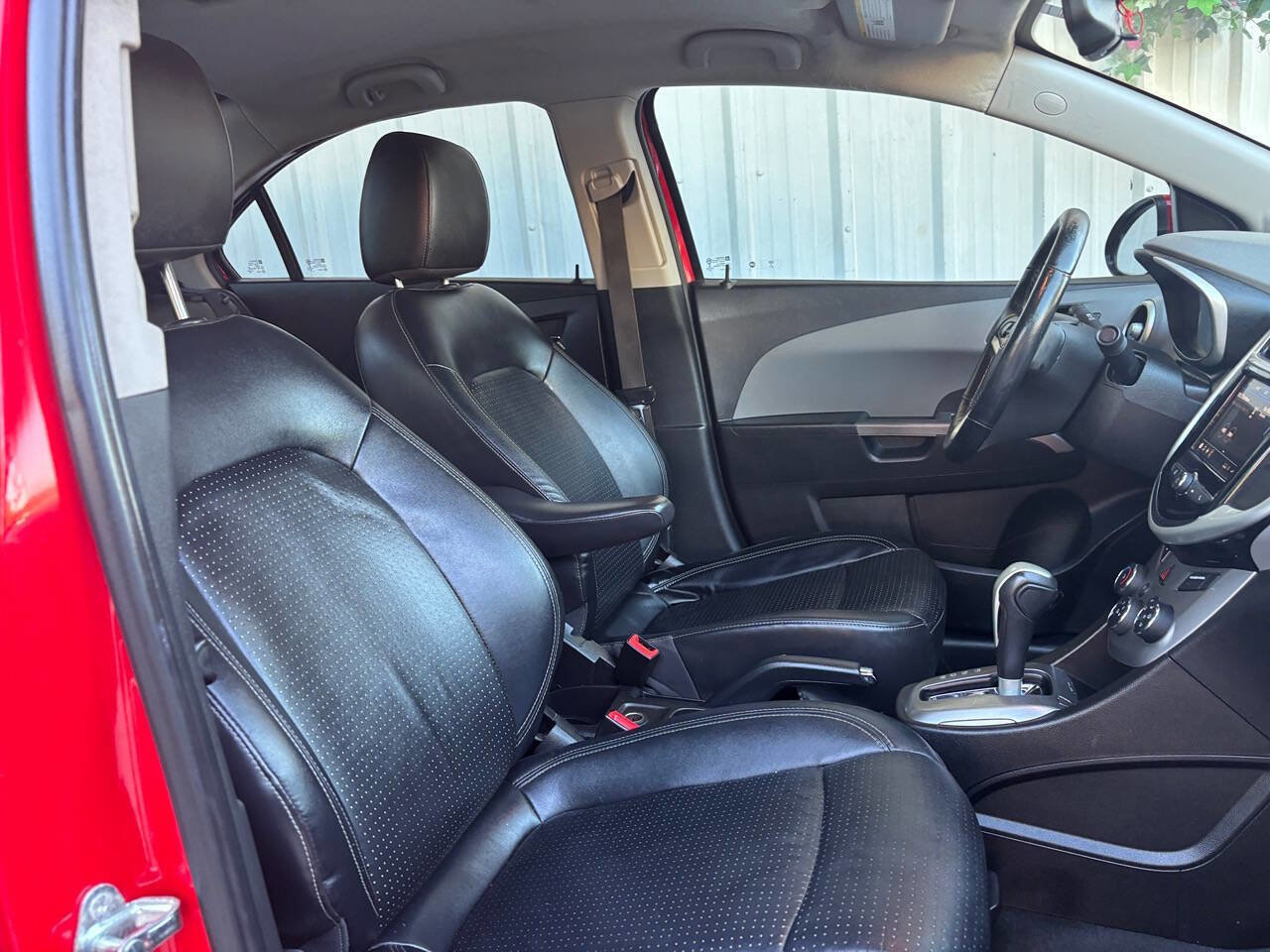 Used 2020 Chevrolet Sonic Premier FWD image 16