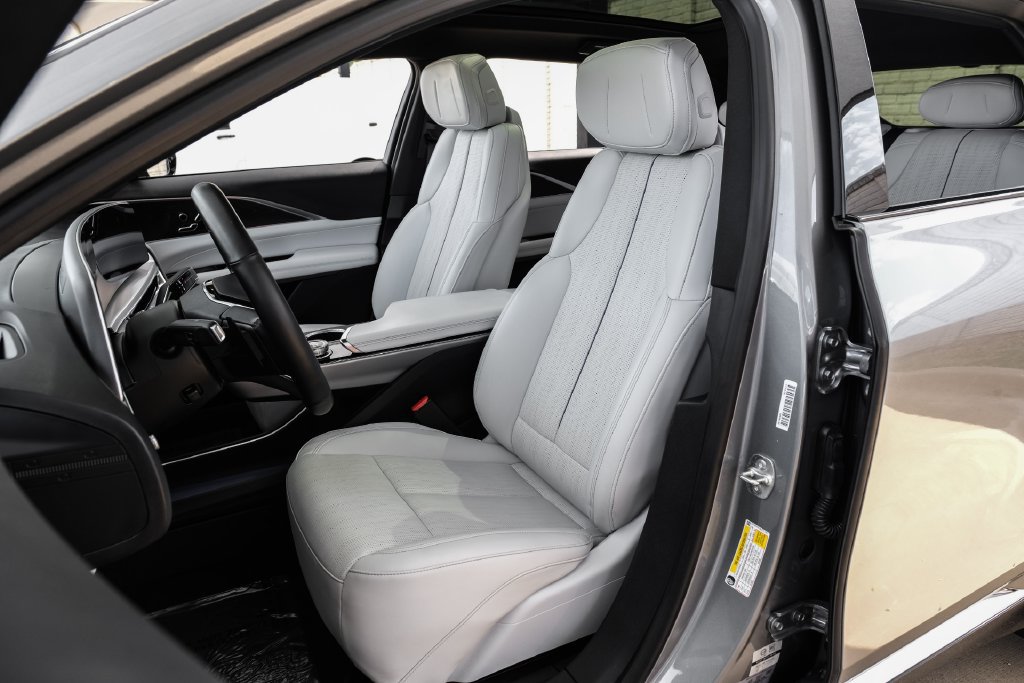 Used 2024 Cadillac Lyriq Luxury w/ LPO, Floor Liner Package RWD image 31