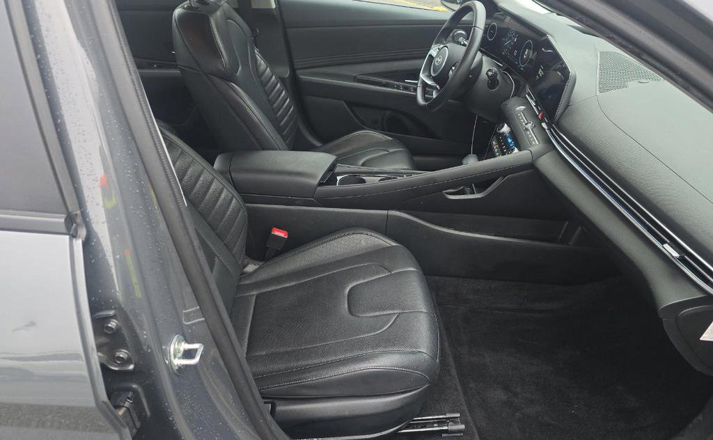 Used 2024 Hyundai Elantra Limited image 13