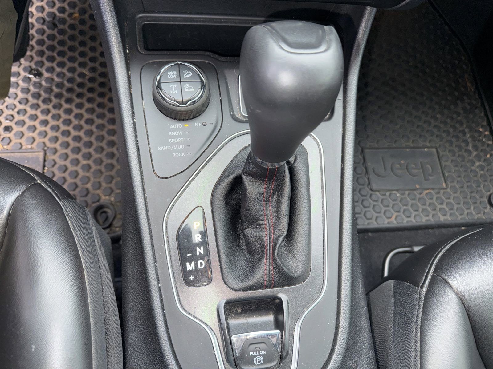 Used 2020 Jeep Cherokee Trailhawk w/ Comfort/Convenience Group image 12