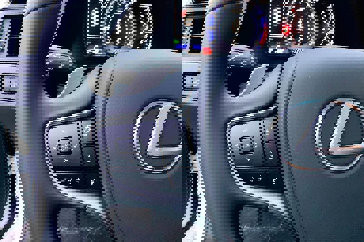 Certified 2025 Lexus ES 350 w/ Premium Package image 24