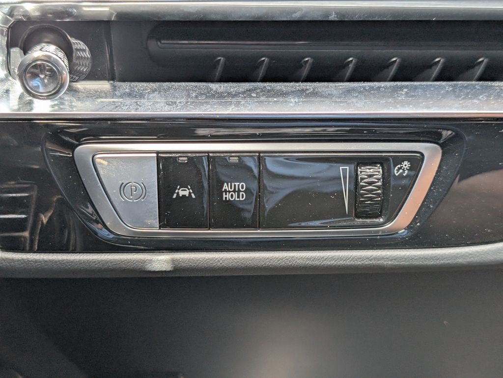 Certified 2024 Cadillac Lyriq Luxury AWD/4WD image 28