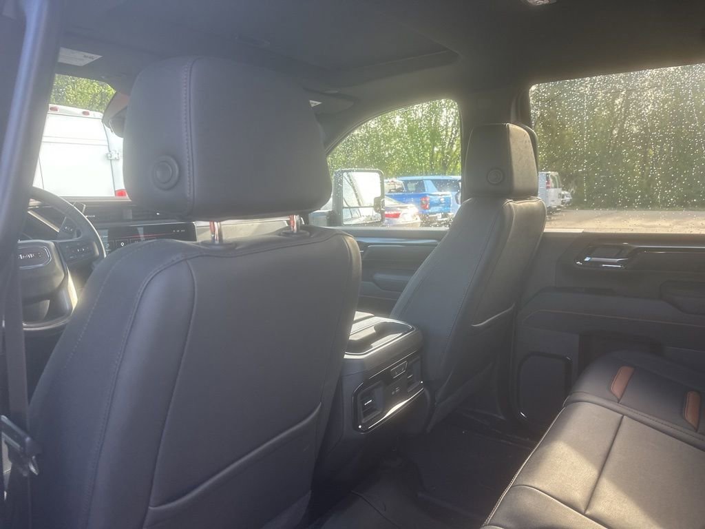 Used 2025 GMC Sierra 2500 AT4 w/ AT4 Premium Plus Package AWD/4WD image 10