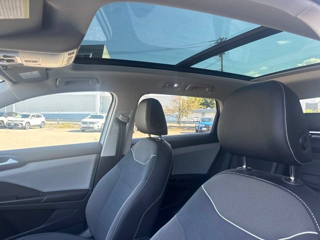 Certified 2023 Volkswagen Taos SE w/ Panoramic Sunroof Package AWD/4WD image 19