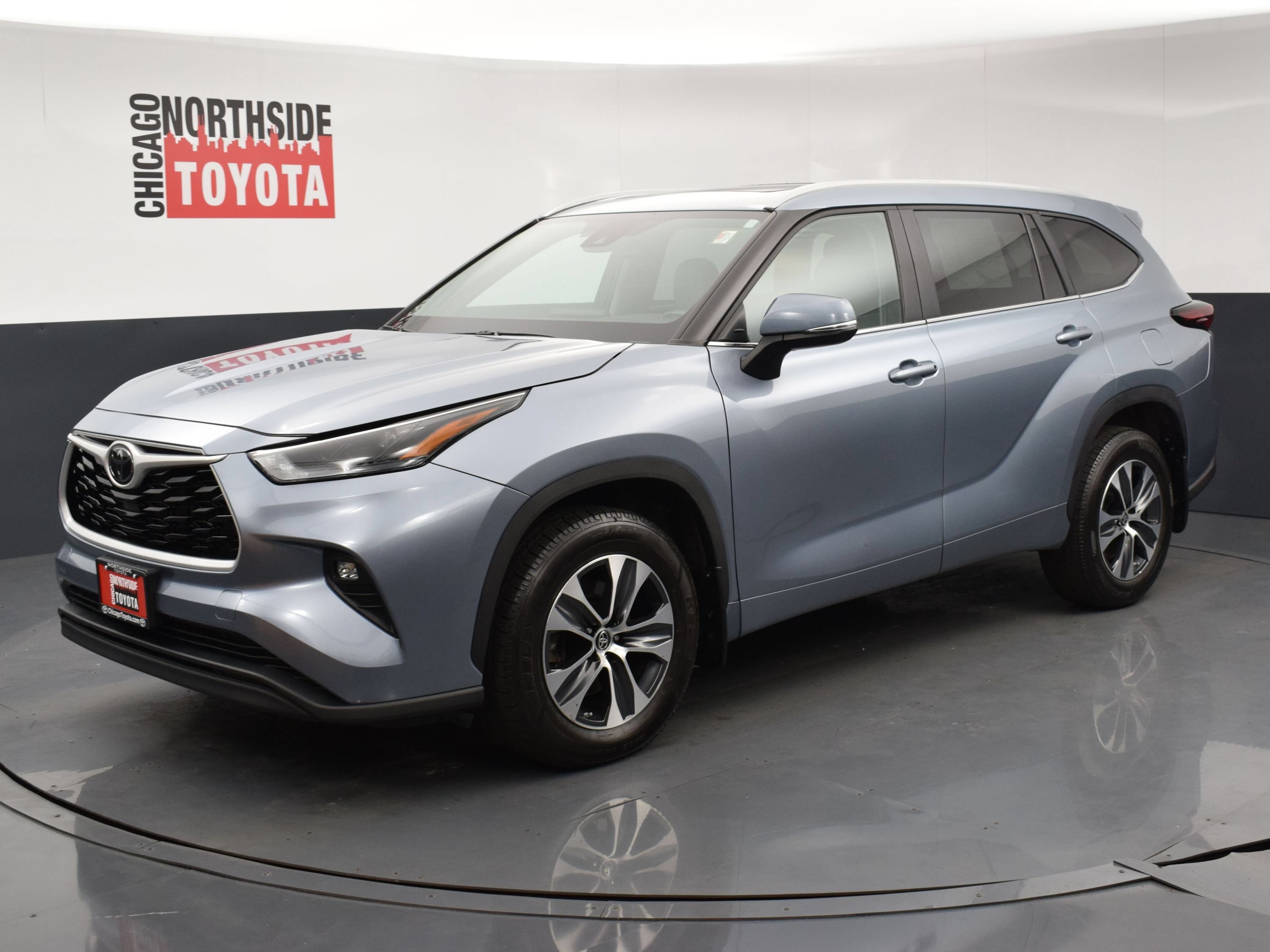 Used 2024 Toyota Highlander XLE AWD/4WD image 8