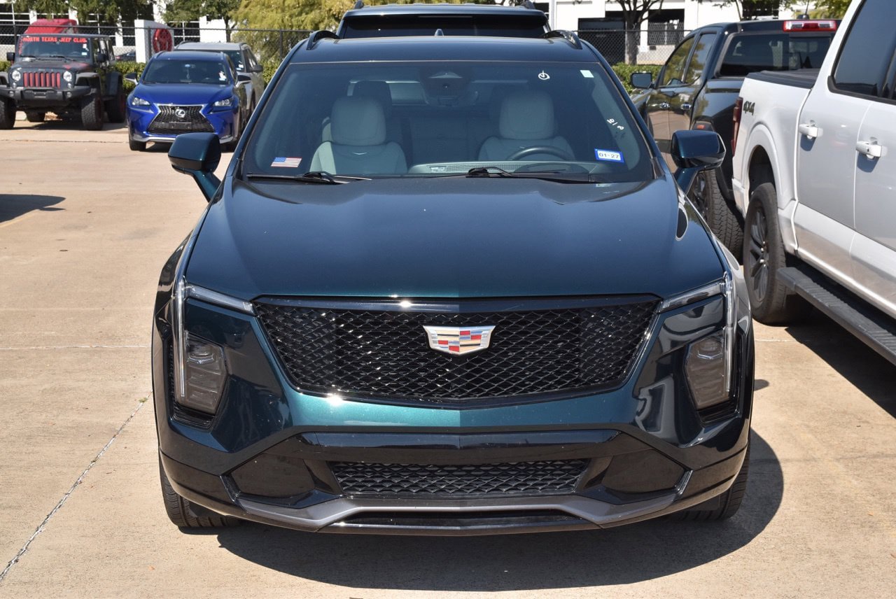 Used 2024 Cadillac XT4 Sport FWD image 3