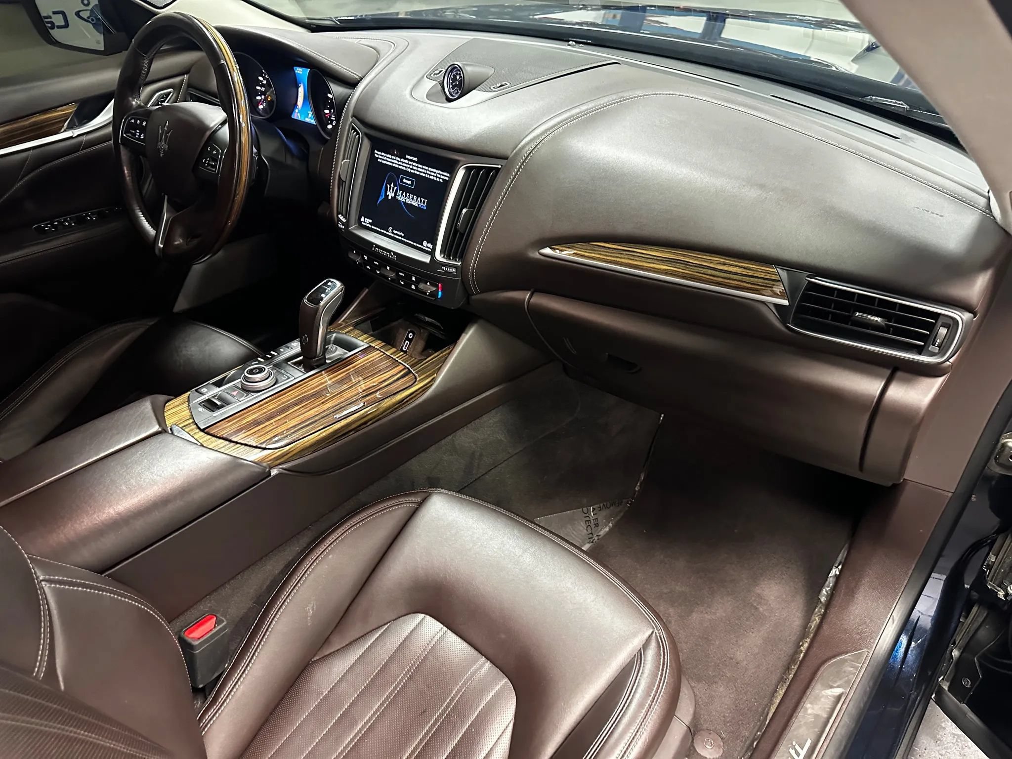 Used 2019 Maserati Levante GranLusso AWD/4WD image 24