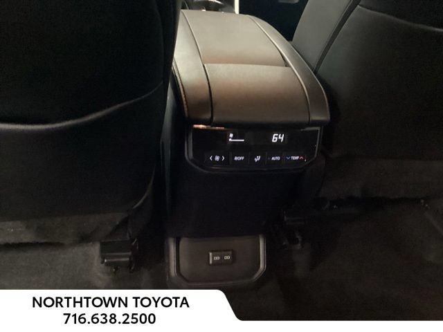 Used 2023 Toyota Highlander XSE AWD/4WD image 13