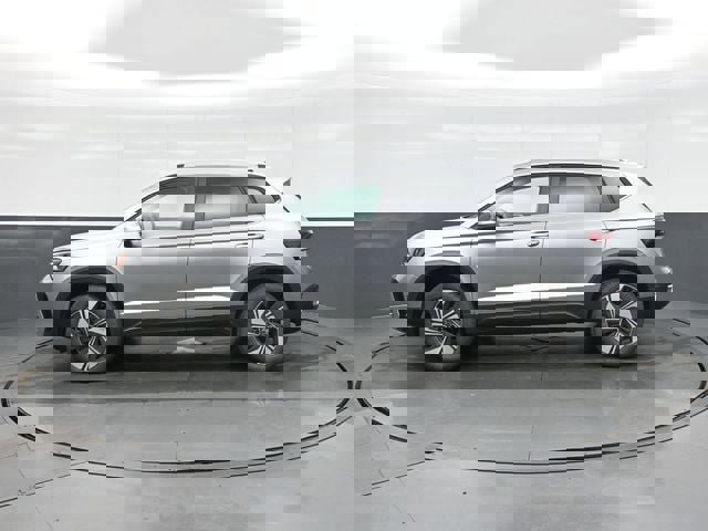 New 2026 Volkswagen Taos SE image 4