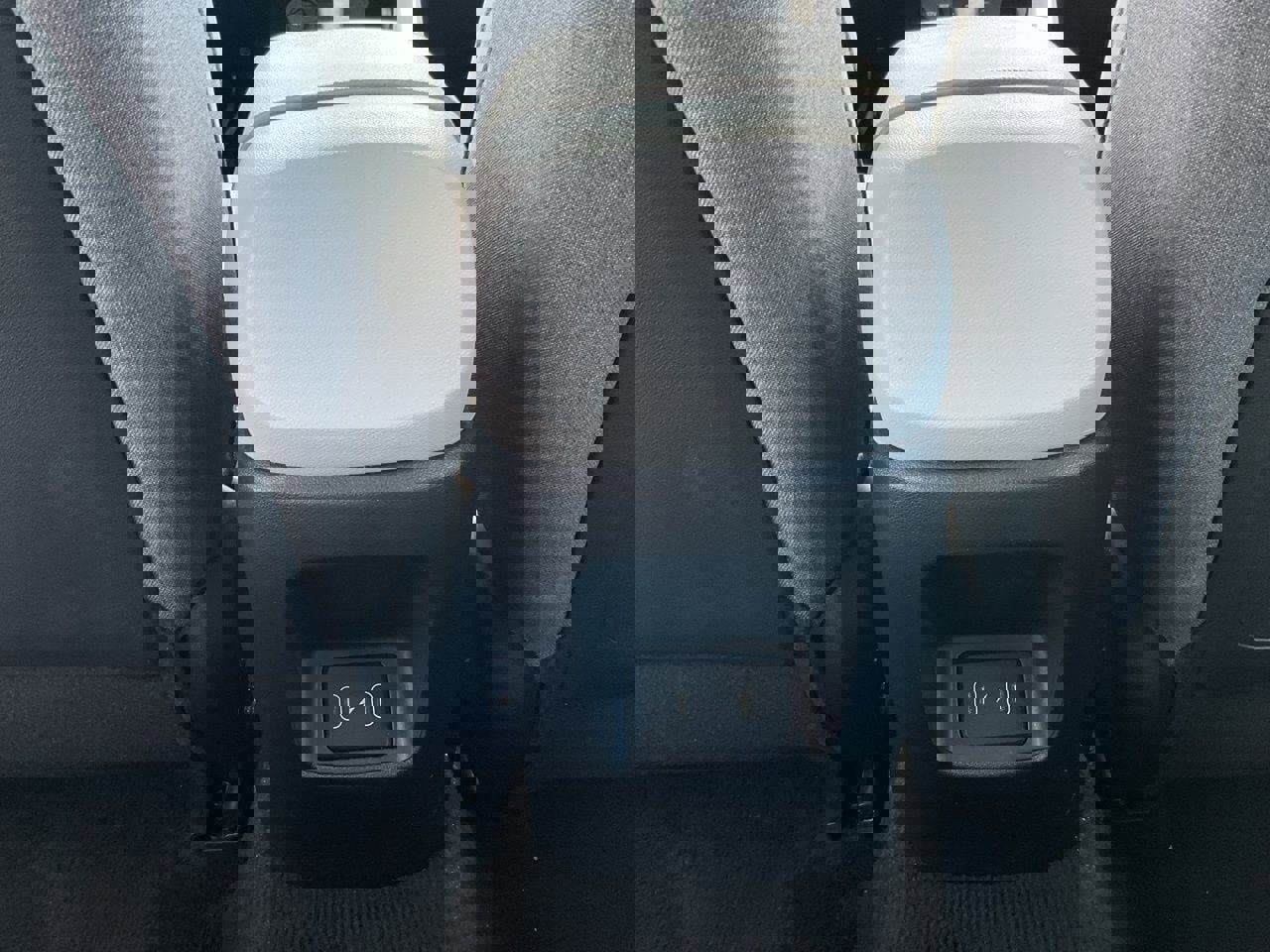 Used 2025 Hyundai Elantra Limited image 18