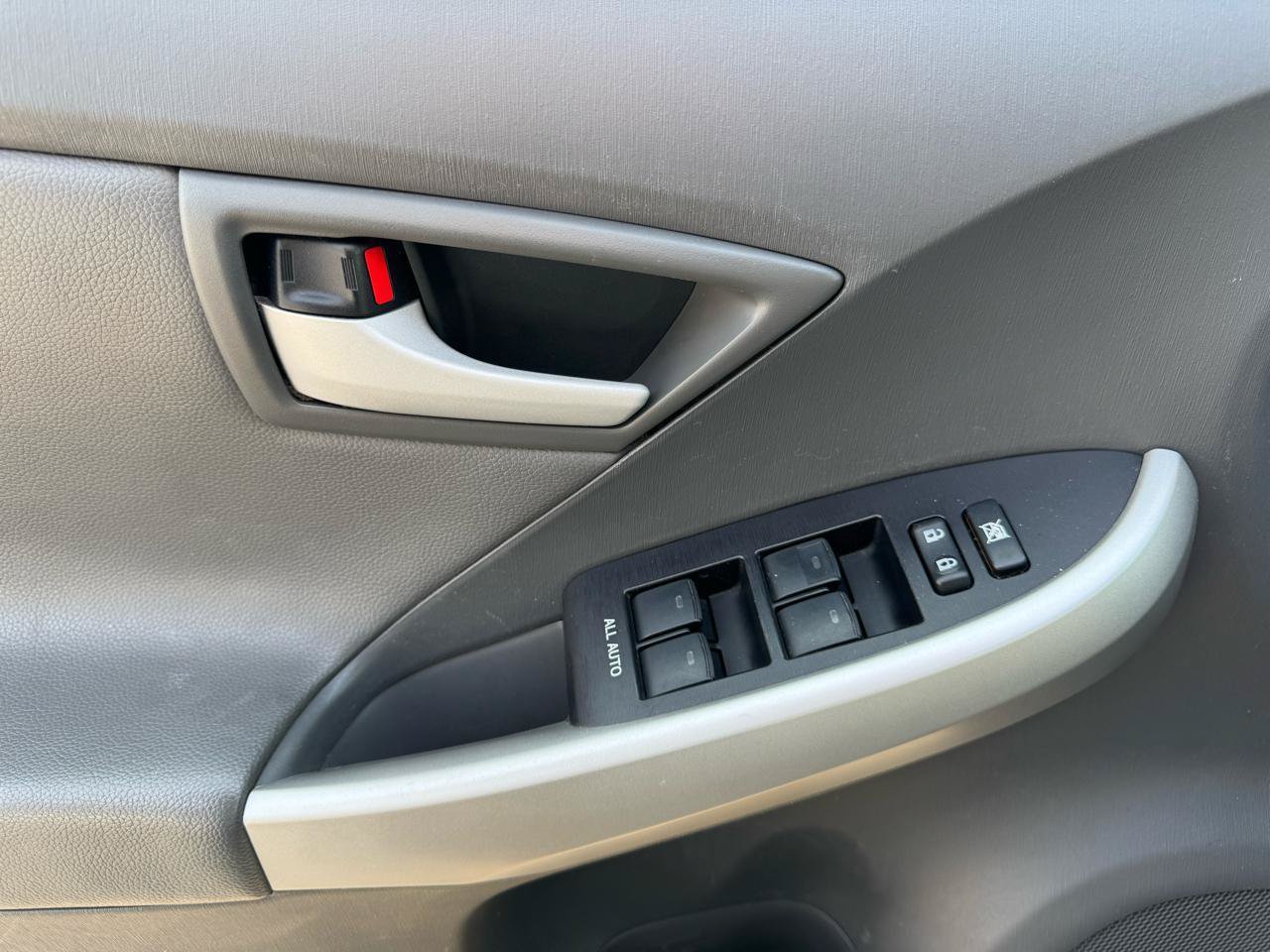 Used 2010 Toyota Prius Five FWD image 30