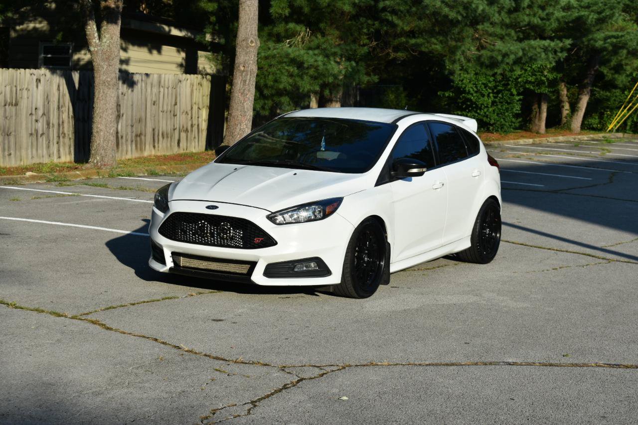 Used 2016 Ford Focus ST FWD image 2