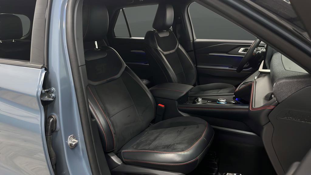 Certified 2025 Ford Explorer ST AWD/4WD image 23