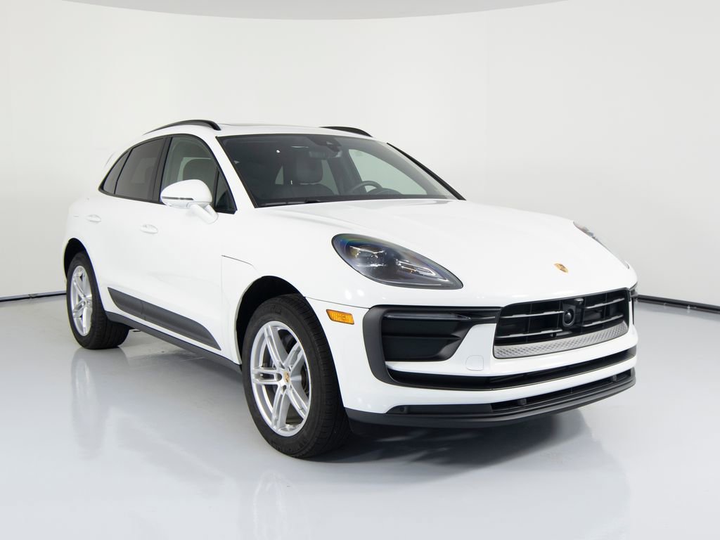 Certified 2025 Porsche Macan image 12