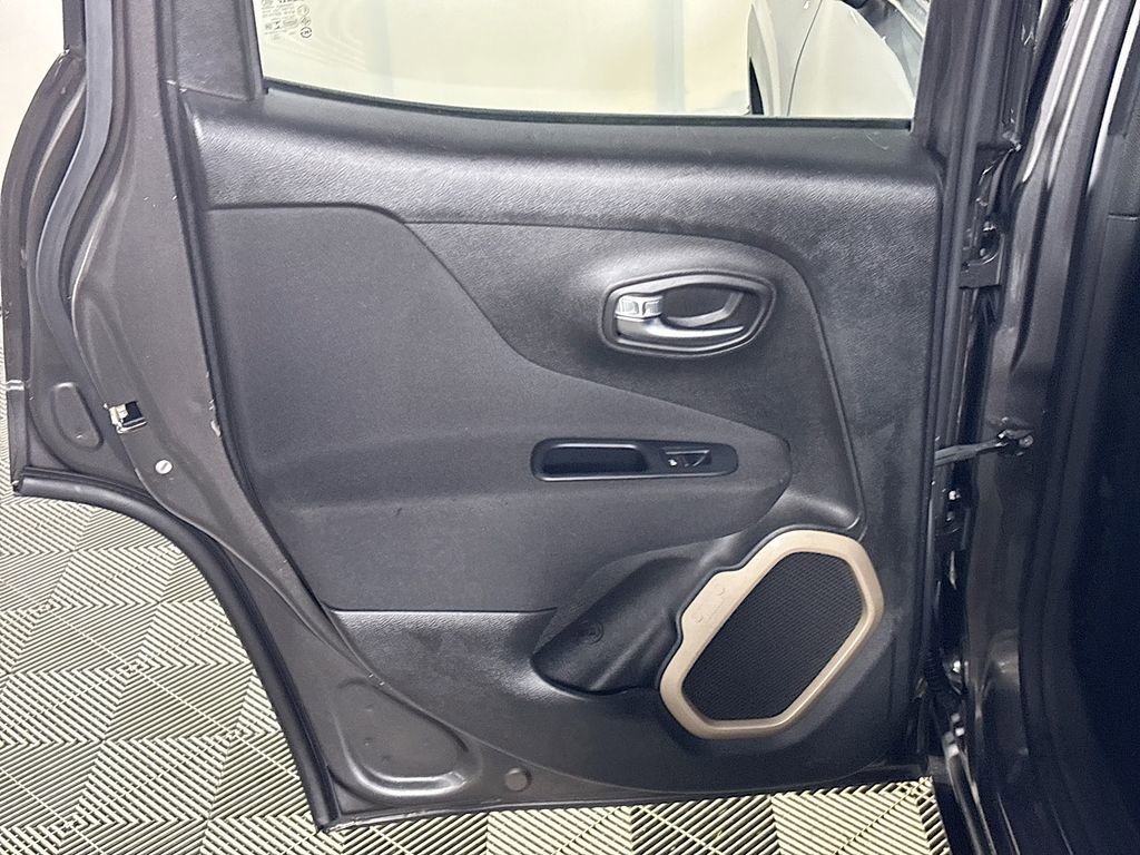 Used 2016 Jeep Renegade Sport w/ Power & Air Group image 18