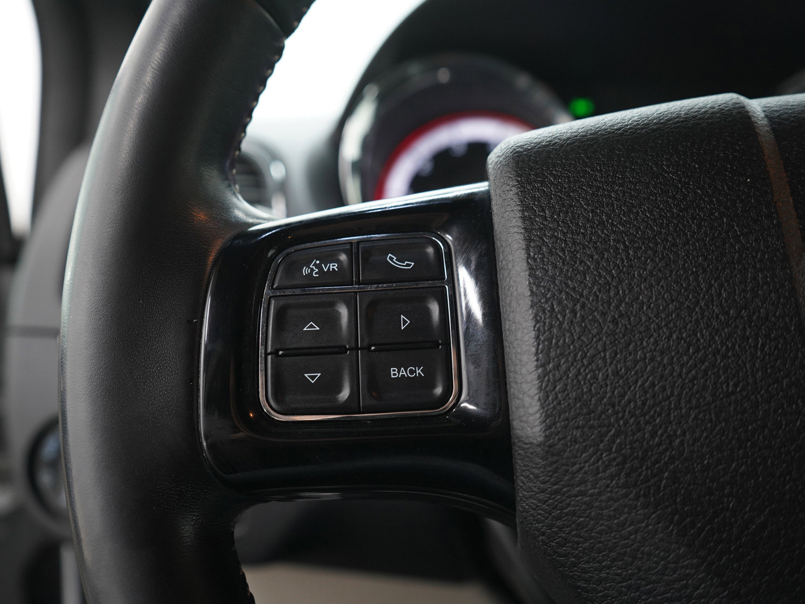 Used 2019 Dodge Grand Caravan SXT w/ Rear Park Assist Package FWD image 28