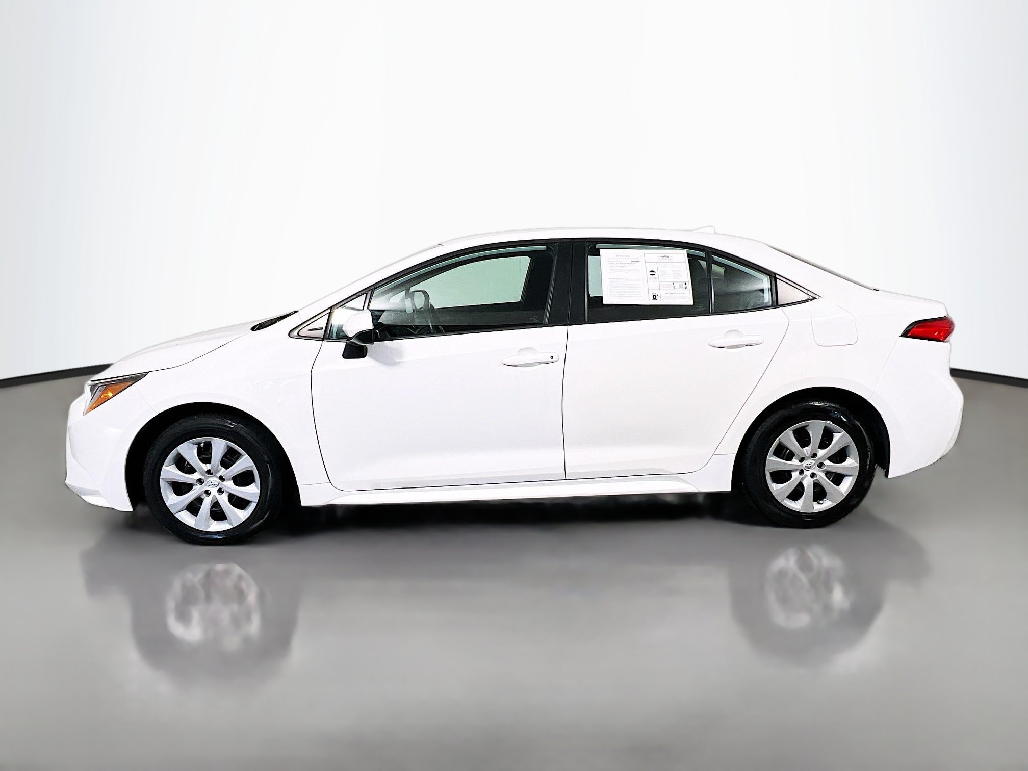 Used 2022 Toyota Corolla LE FWD image 9