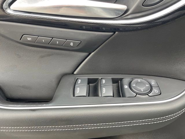 Used 2023 Buick Envision Essence w/ Technology Package I image 12